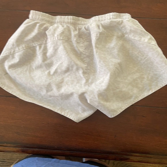 White cheetah print old navy shorts - Picture 3 of 4